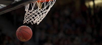 篮球比赛精彩瞬间高清图片